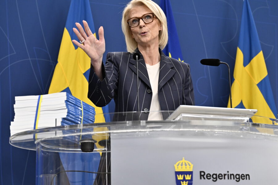 Finansminister Elisabeth Svantesson (M) presenterar budgetpropositionen för 2024 och höständringsbudgeten för 2023 vid en pressträff