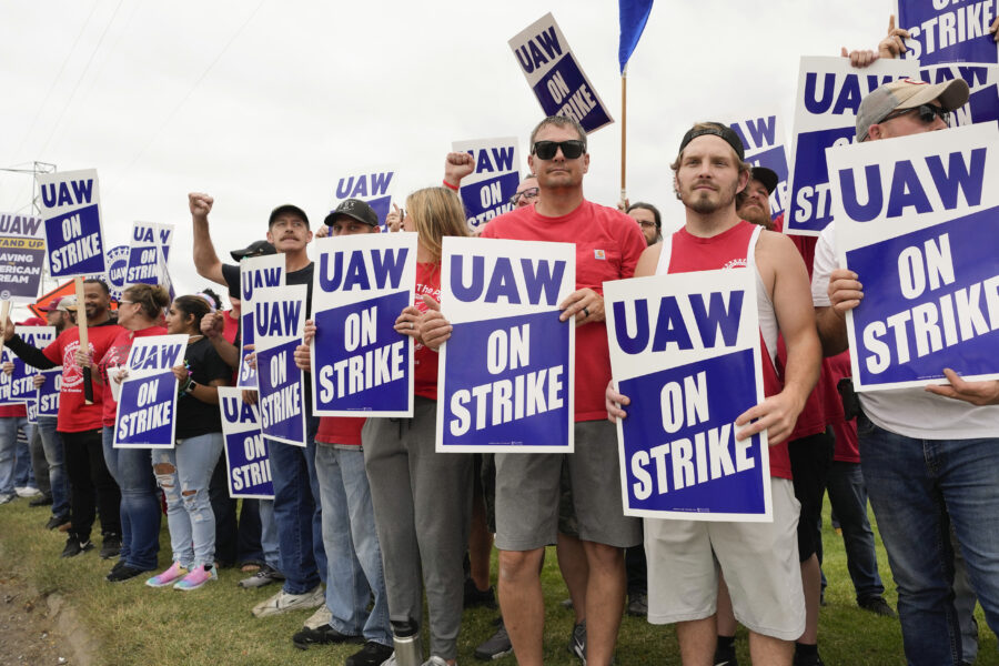 Ford i preliminär uppgörelse med facket UAW - Auto Workers Strike