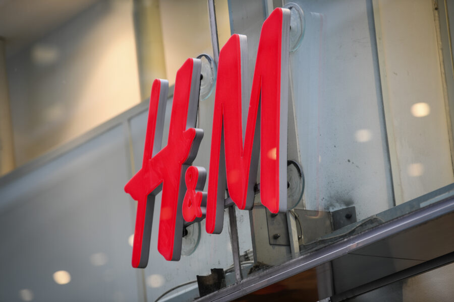 H&M stänger sina israeliska butiker.