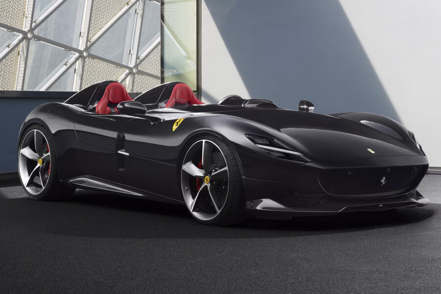 UBS: Köp Ferrari – defensivt inslag i osäker makromiljö - Ferrari