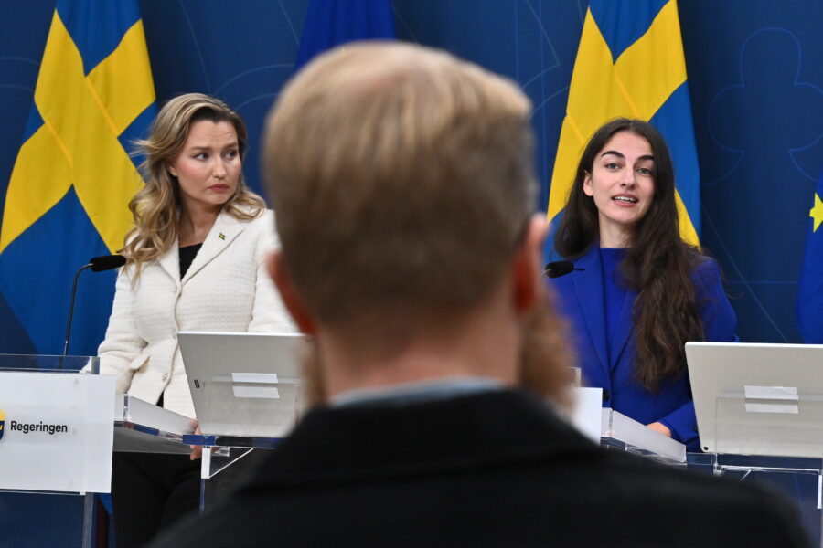 Energi- och näringsminister Ebba Busch (KD) och Klimat- och miljöminister Romina Pourmokhtari (L) under pressträff om regeringens nästa steg för att underlätta för ny kärnkraft.