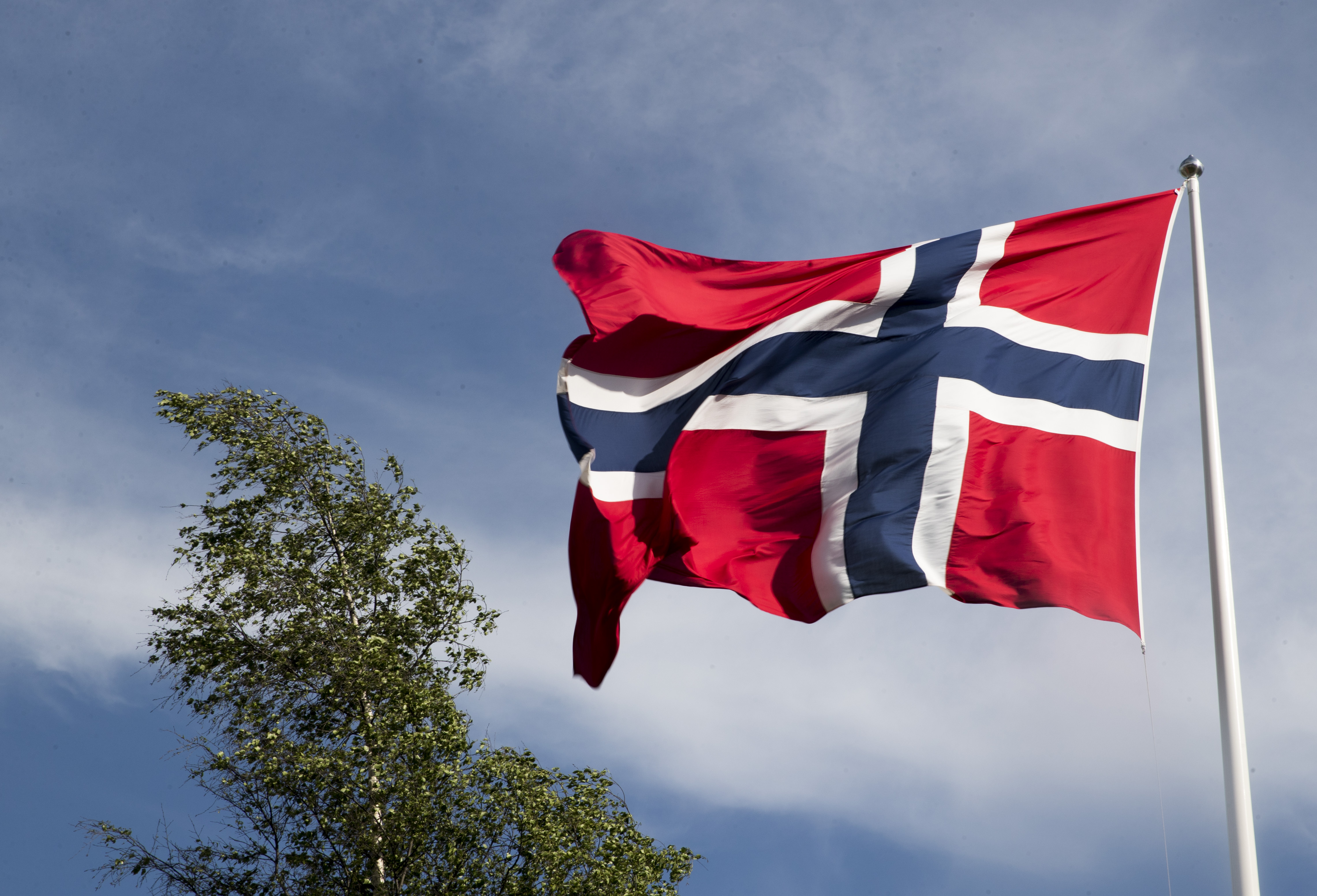 Norge sänker styrräntan oväntat till 4,25%