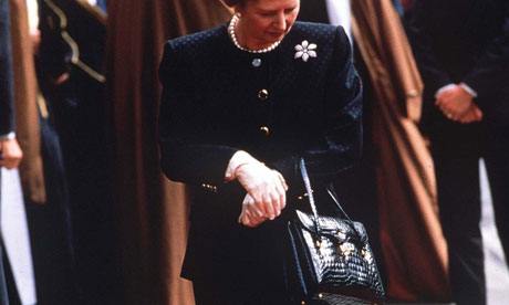 BlackRocks beteende-coach: ”Säg heeej och sluta strula med handväskan” - Margaret-Thatcher-Handbag