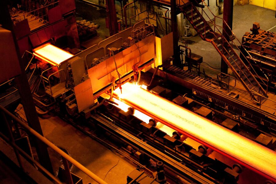 Analytikerna skruvar upp sina estimat för SSAB - Industri stål fabrik Stålverket Stränggjutning