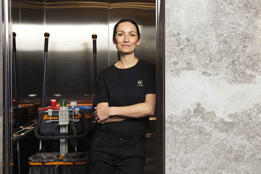 Coor emitterar obligationer för 250 miljoner - cleaner-in-elevator