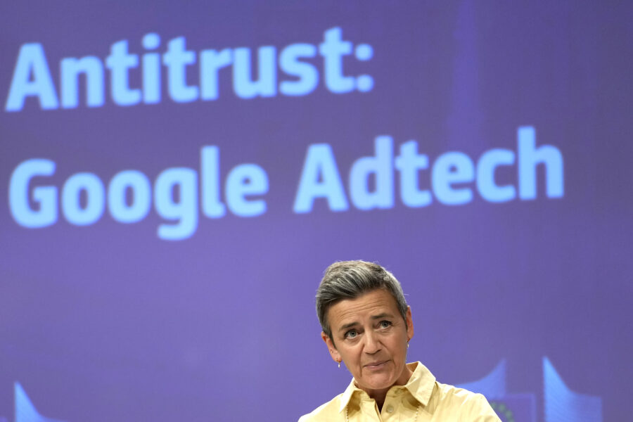 EU:s Vestager har träffat VD:ar för Apple och Alphabet - Belgium EU Google Adtech Antitrust