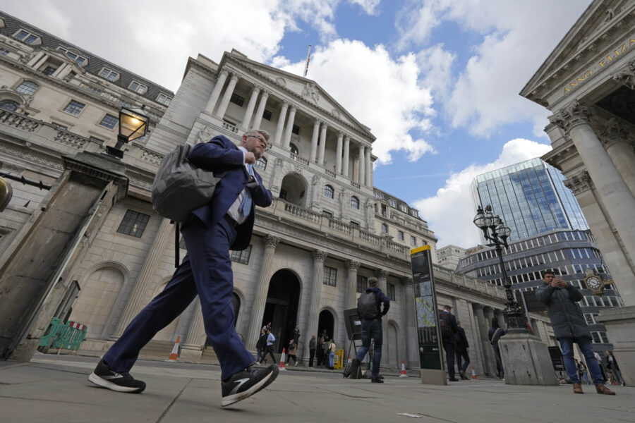 Ras för lediga finansjobb i London - London bank Britain Economy