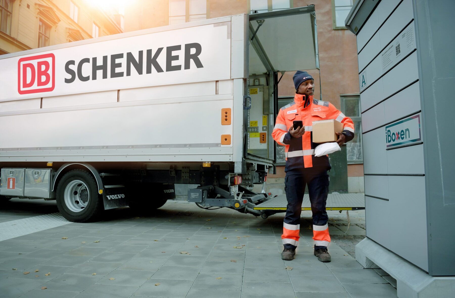 Uppgifter: DSV och CVC har lagt bindande bud på DB Schenker