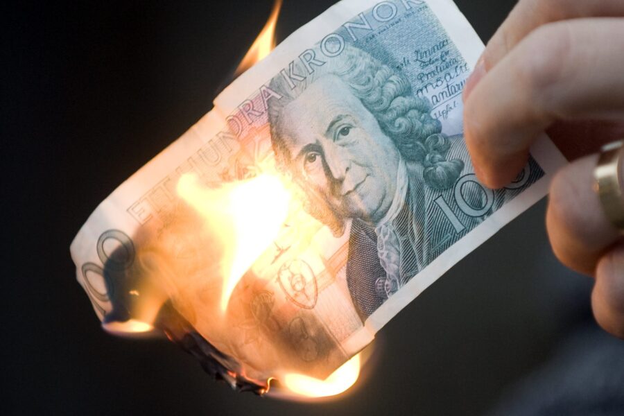 ”Svenska inflationsbrasan går ner på sparlåga” -