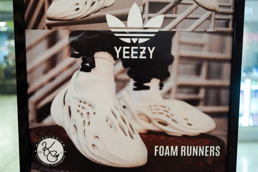 Adidas överträffar guidningen – skriver inte ned Yeezy helt - Adidas Yeezy Sneakers Jewish Reaction