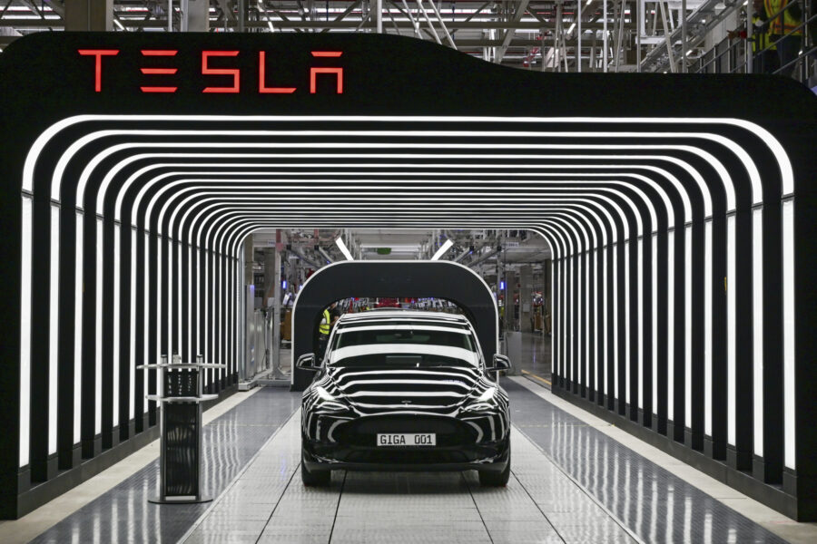 Tesla sjunker i förhandeln efter sänkt rekommendation av Deutsche Bank - Germany Tesla