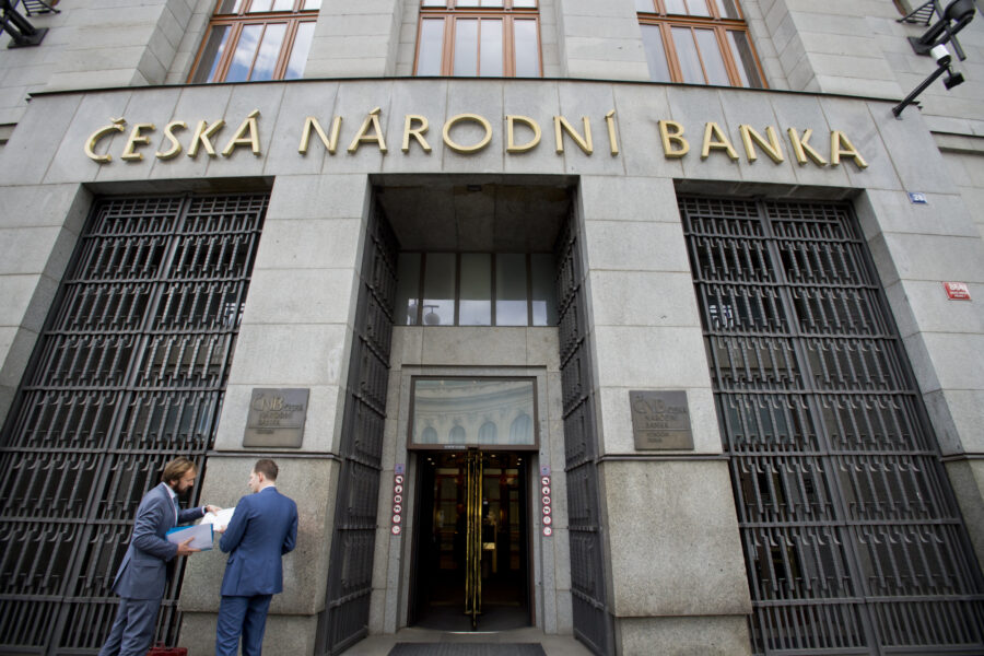 Tjeckiens centralbank dubbelsänker styrräntan - Czech Rates