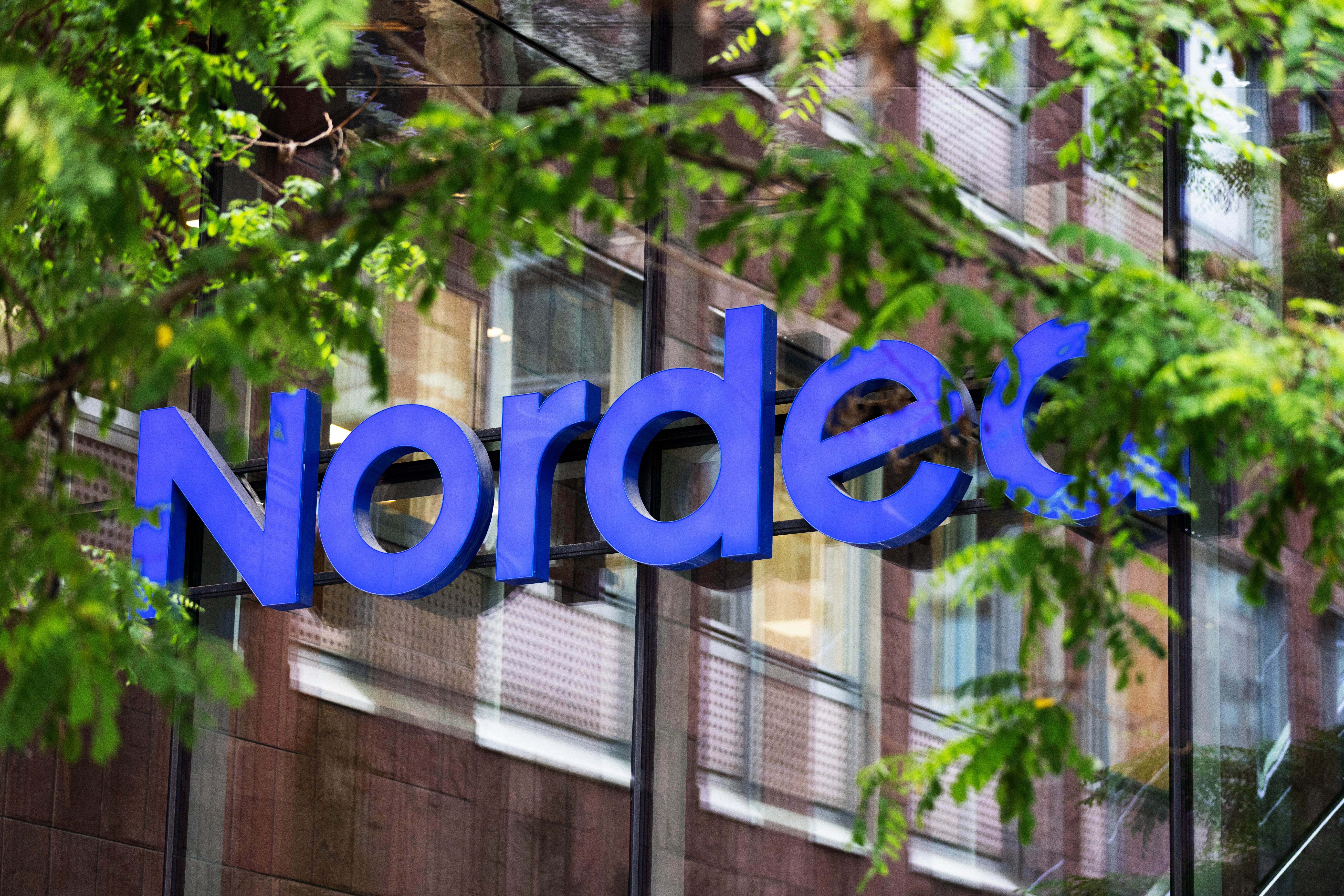 Nordea plockar tungviktare från DNB Carnegie efter sortin
