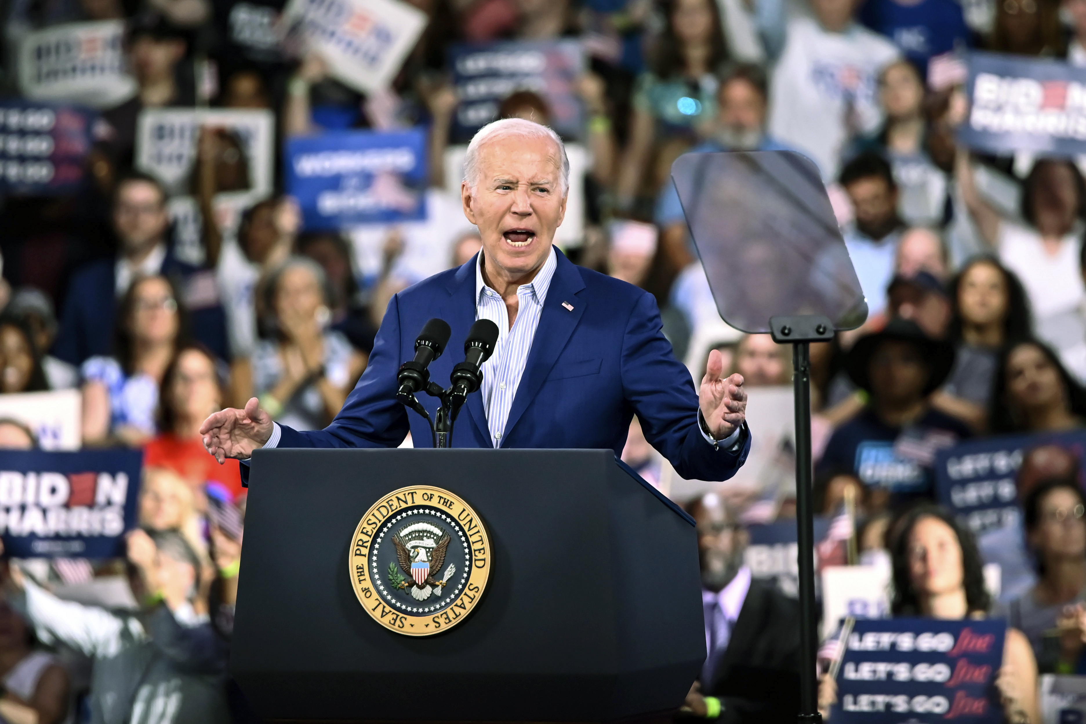 En av tre demokrater vill att Biden hoppar av