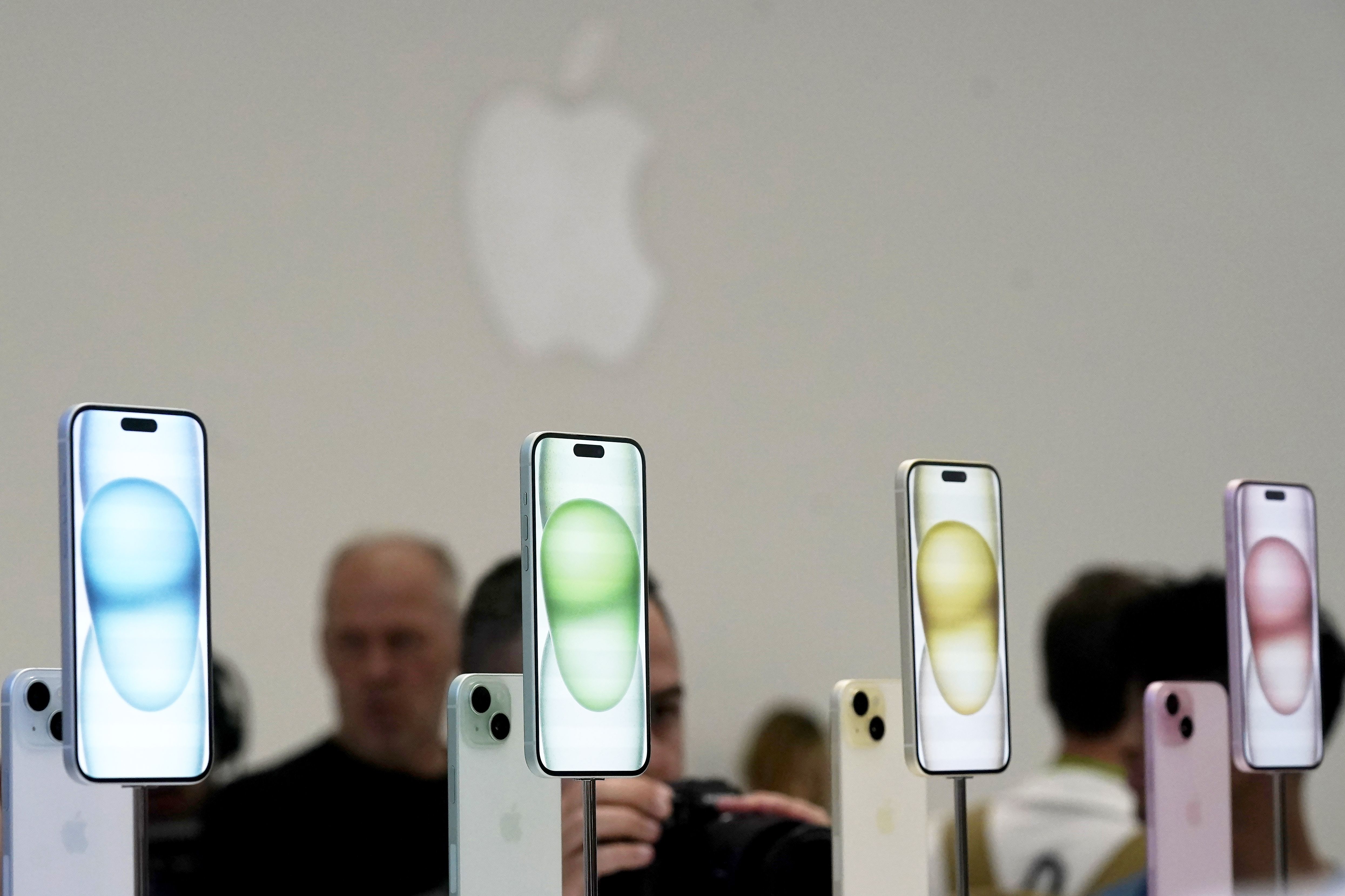 Apple lägger order på produktion av 10% fler iPhones i år