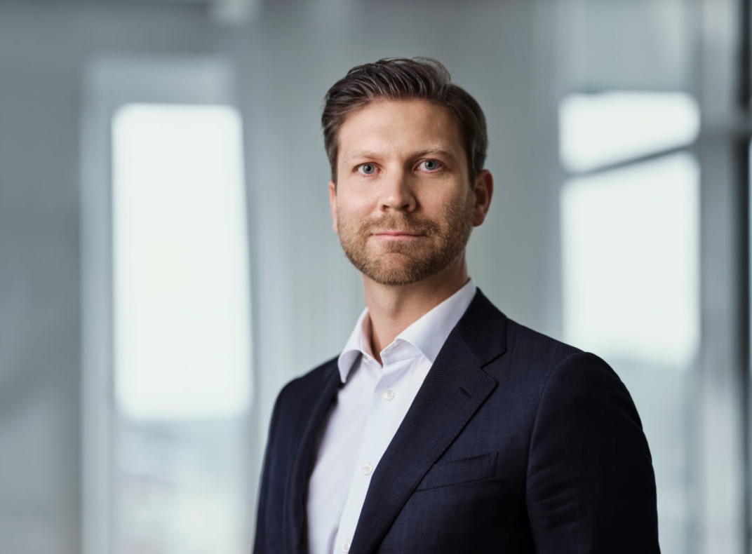 SEB minskar antalet divisioner och inför ny chefsroll