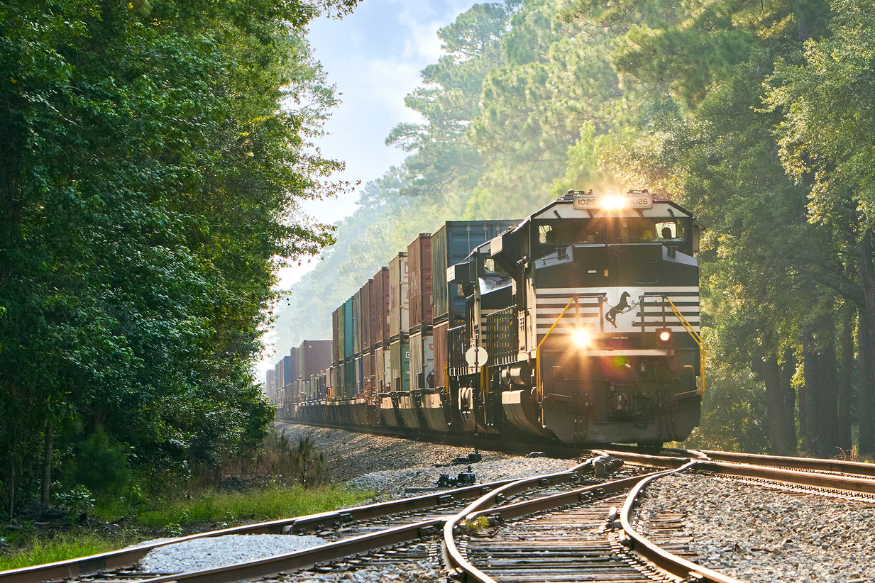 Norfolk Southern sparkar VD och chefsjurist efter relation