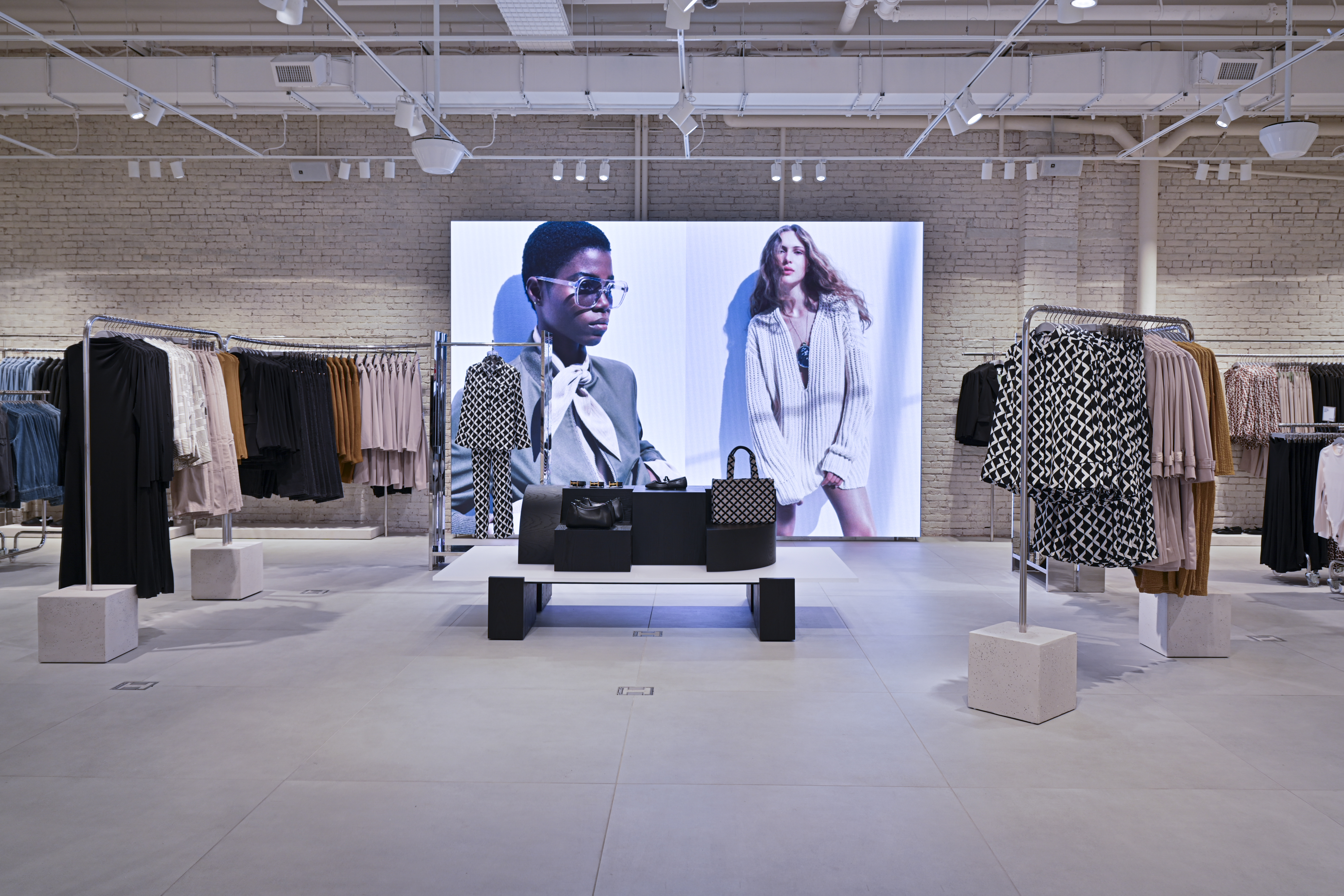 H&M stänger 200 butiker i år