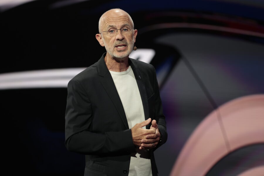 Volvo Cars faller till rekordlåg nivå – varnar för utmanande 2025 - WEB_INRIKES