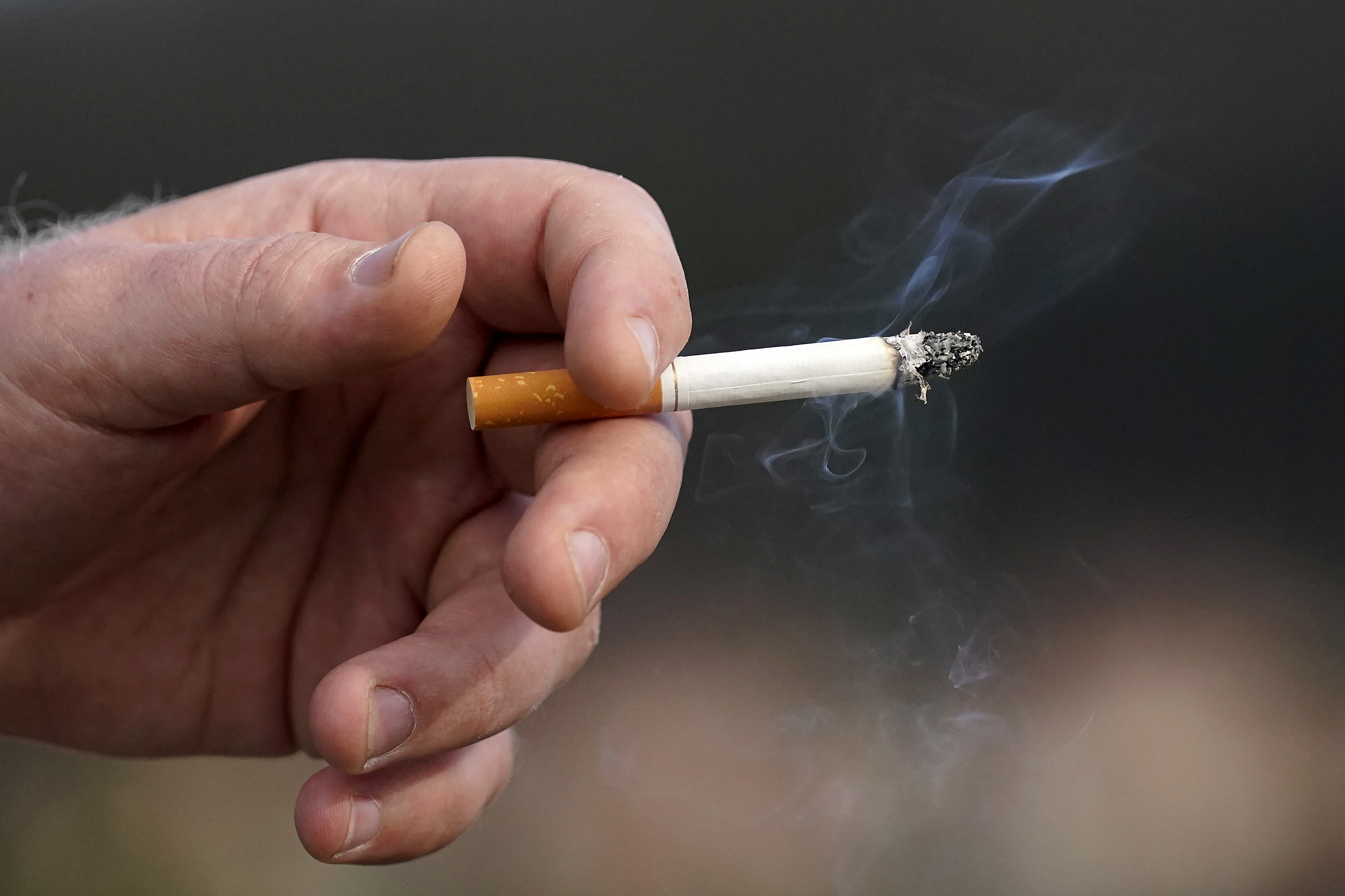 Storbritannien förbjuder försäljning av cigaretter till unga