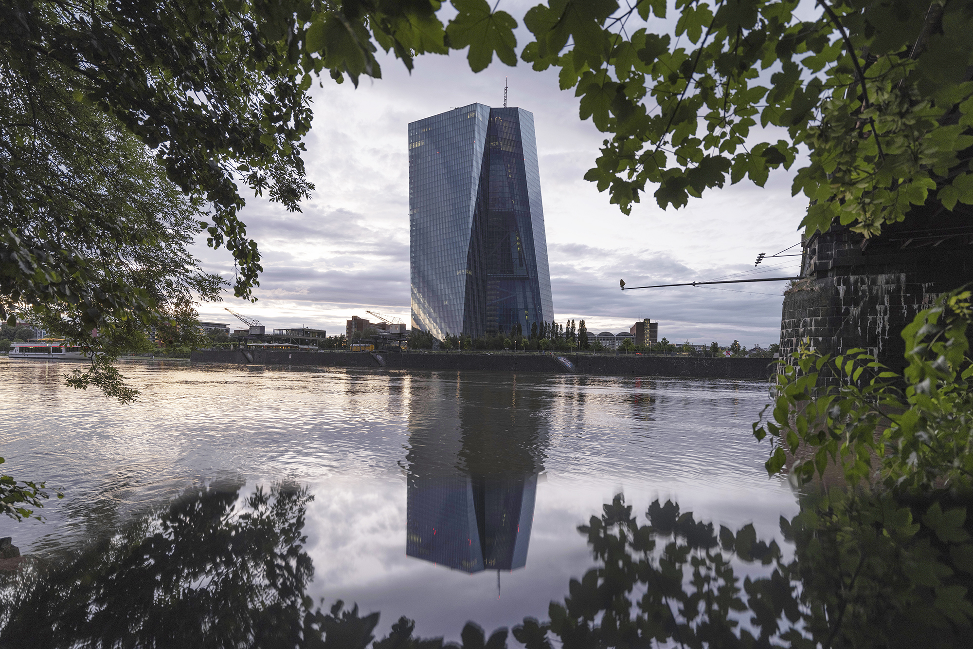 ECB-topp: Tullarnas totala effekt på euroområdet begränsad