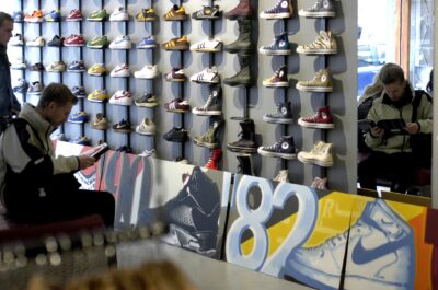 Sneakersnstuff.