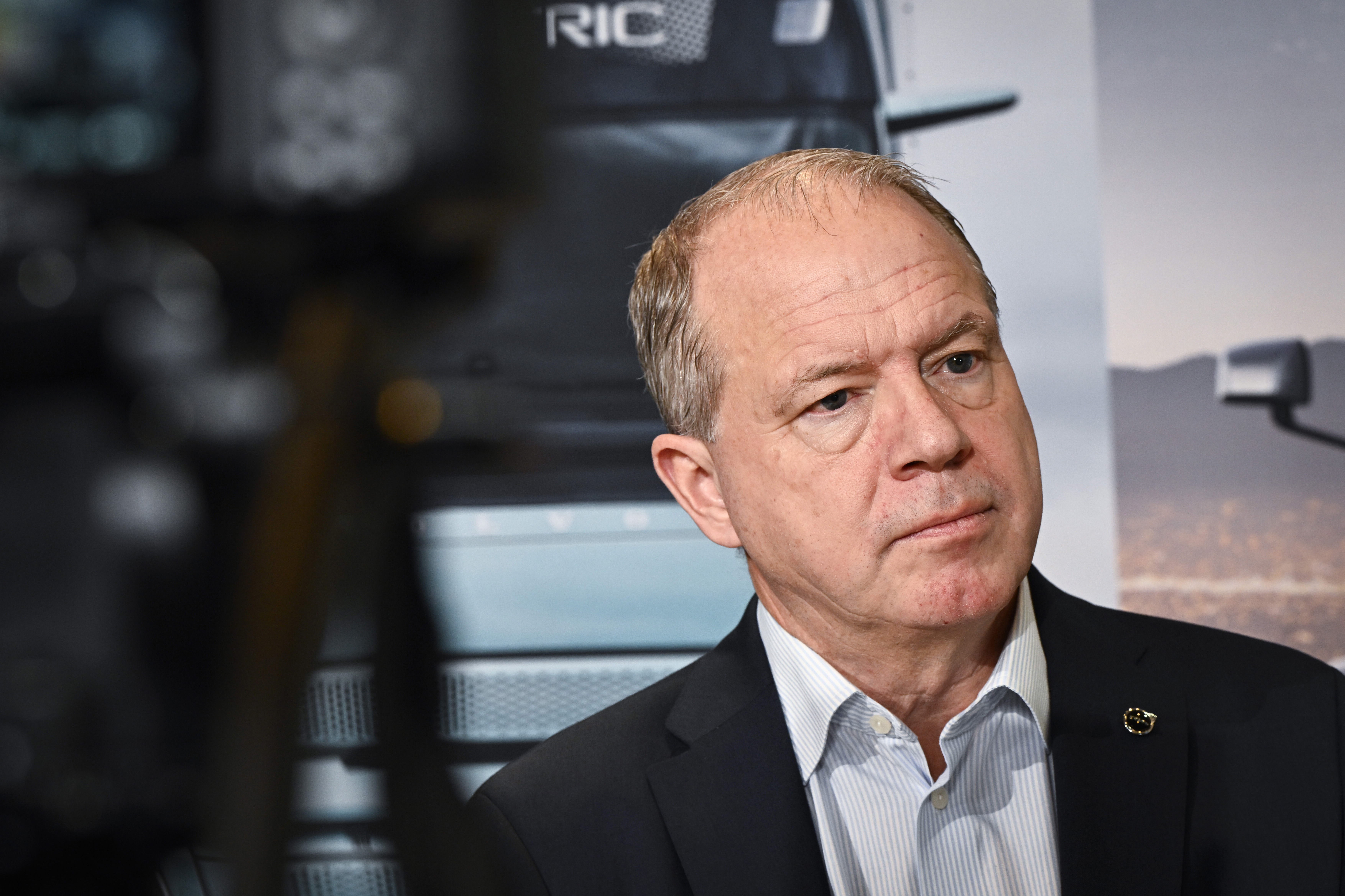 Volvos rörelseresultat rasade 50% – VD: ”Osäkra tider”