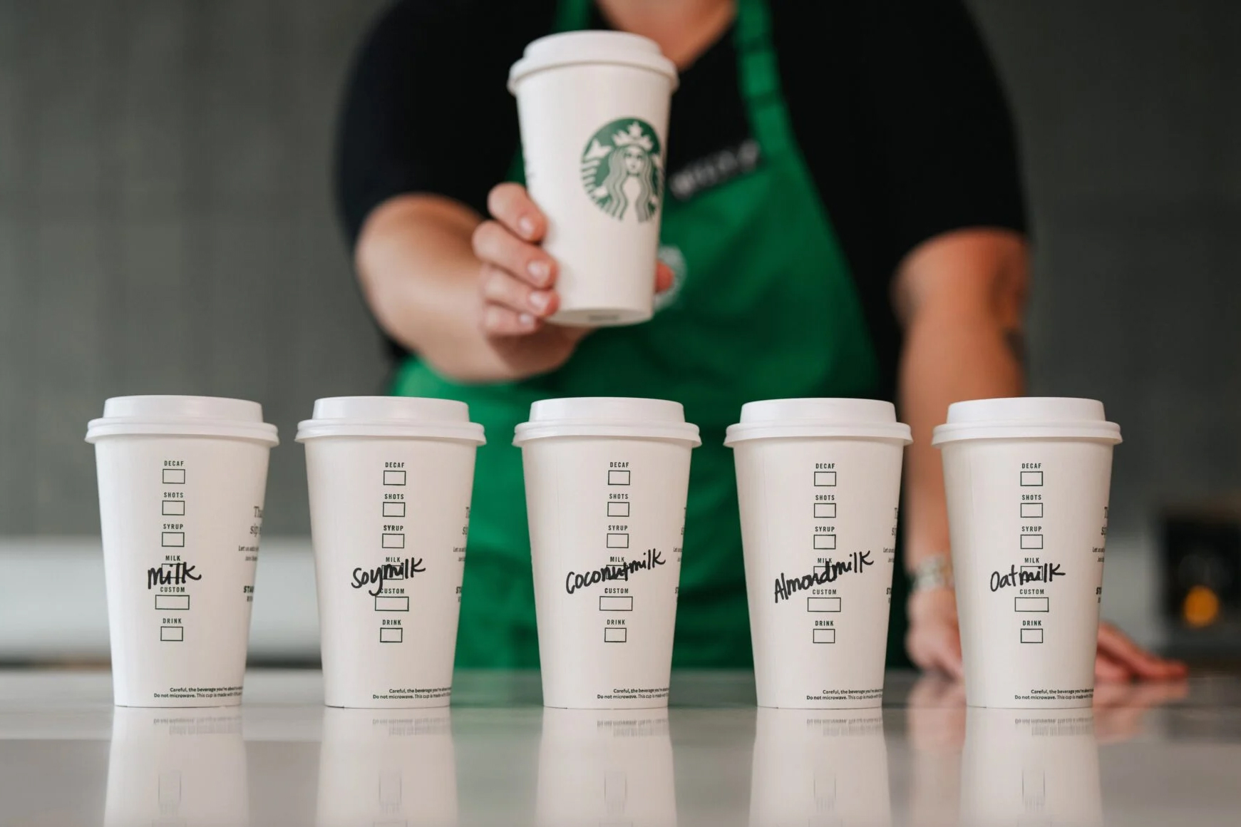 Starbucks drar ned med 1 100 anställda