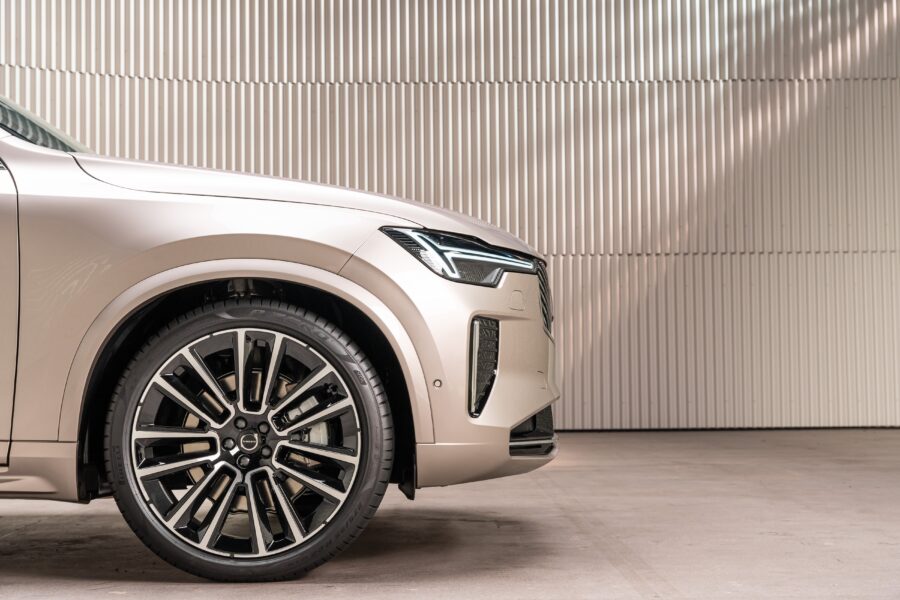 Volvo Cars-chefer köper aktier - New Volvo XC90: studio still