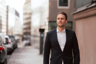 Man , Joel Etzler, på gata,