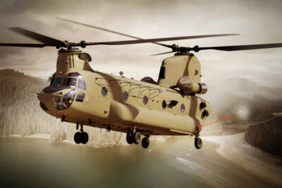 En attackhelikopter i skyn