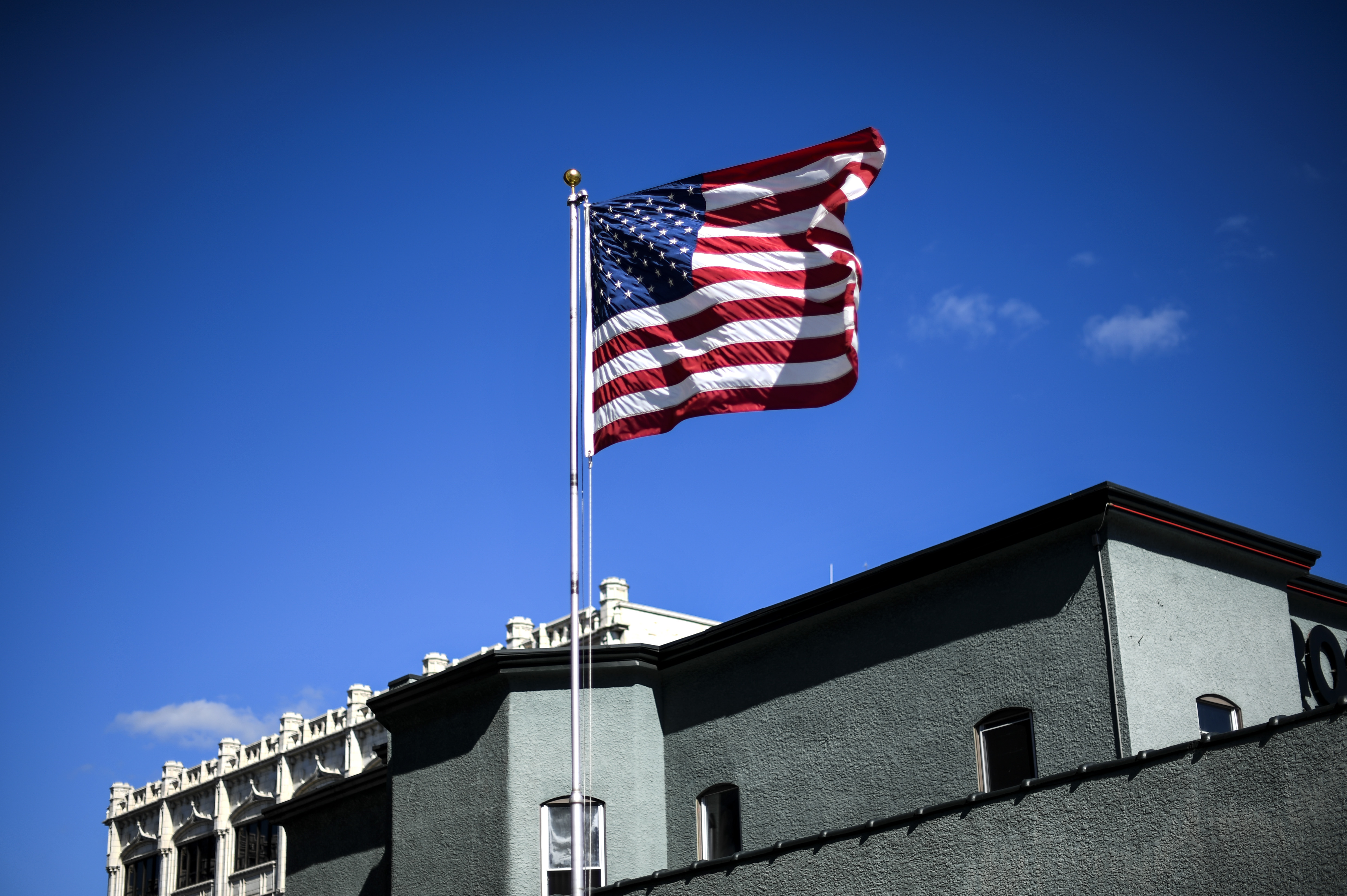 Lediga jobb i USA blev färre än väntat