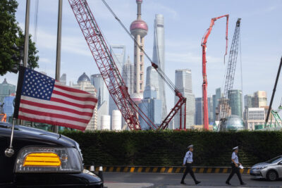 shanghai solsken med en usa flagga