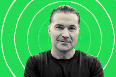 Spotifys Martin Lorentzon framför ringar som illustrerar ljudvågor