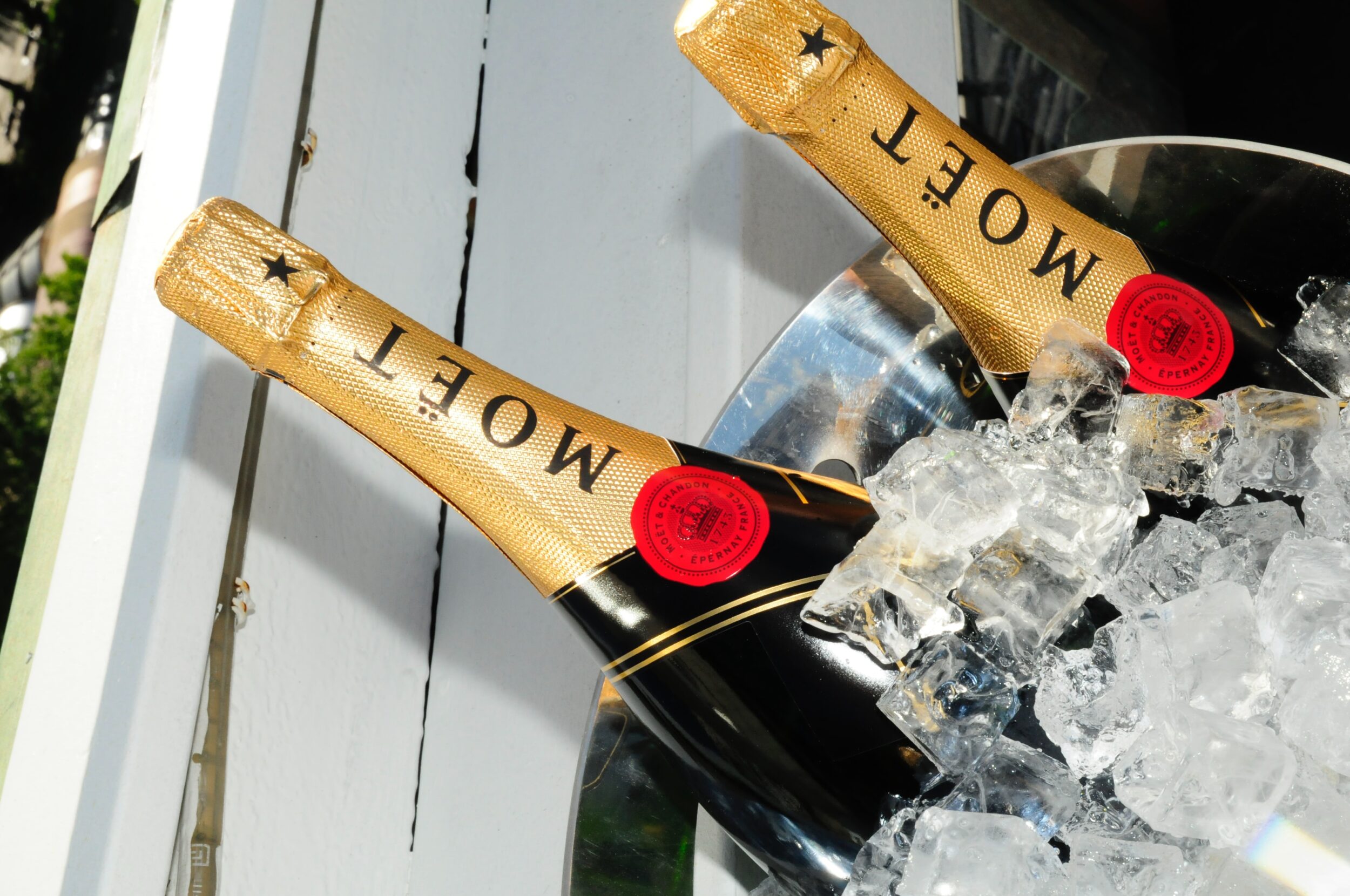 LVMH:s Moët Hennessy säger upp 1 200