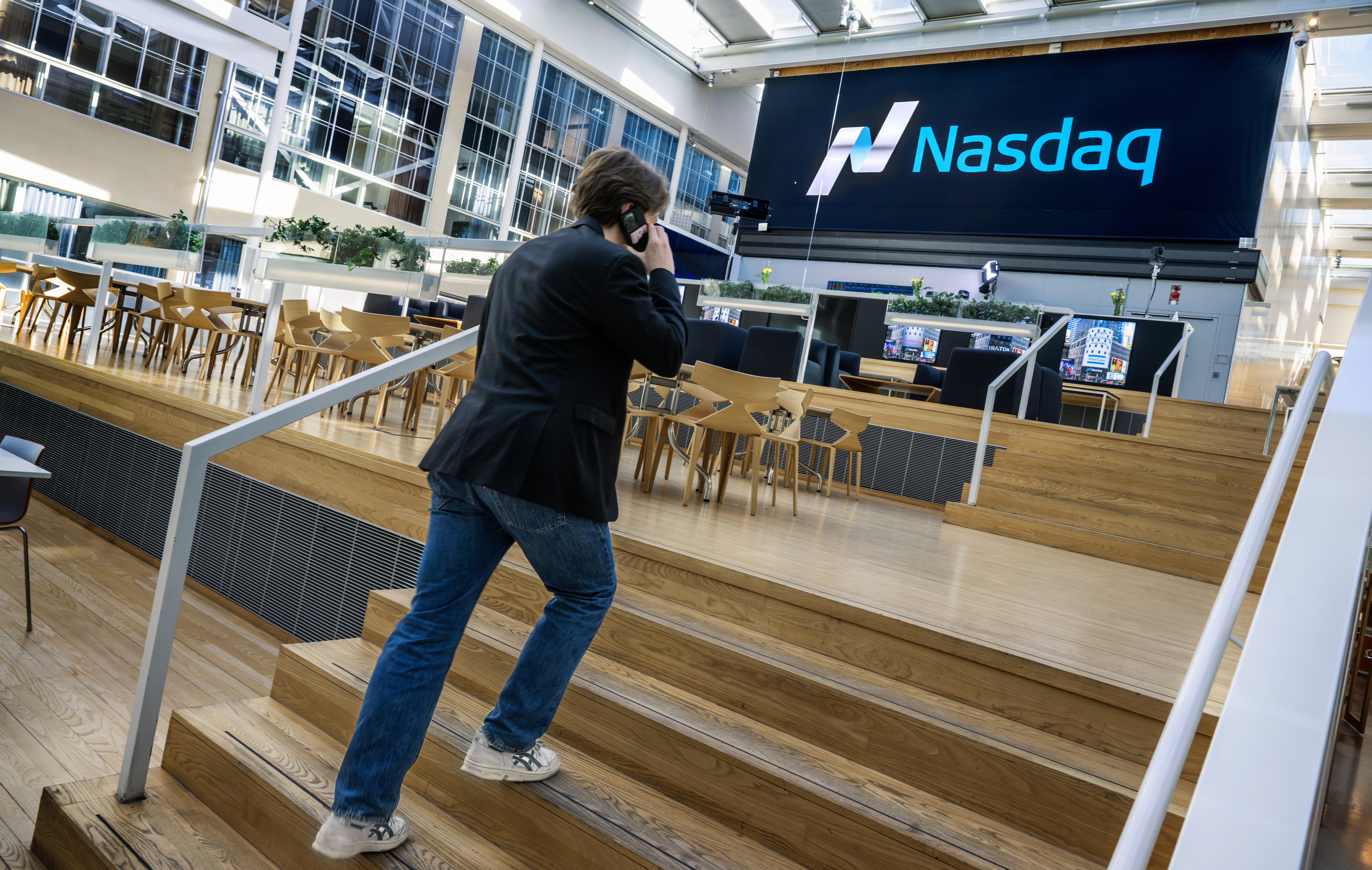 Stockholmsbörsen avslutar veckan i dur – OMXS30 runt nollan