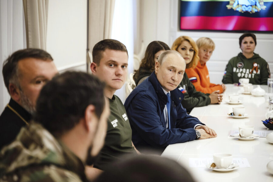 Ryssland upprustar vid norska och finska gränsen - Russia Putin