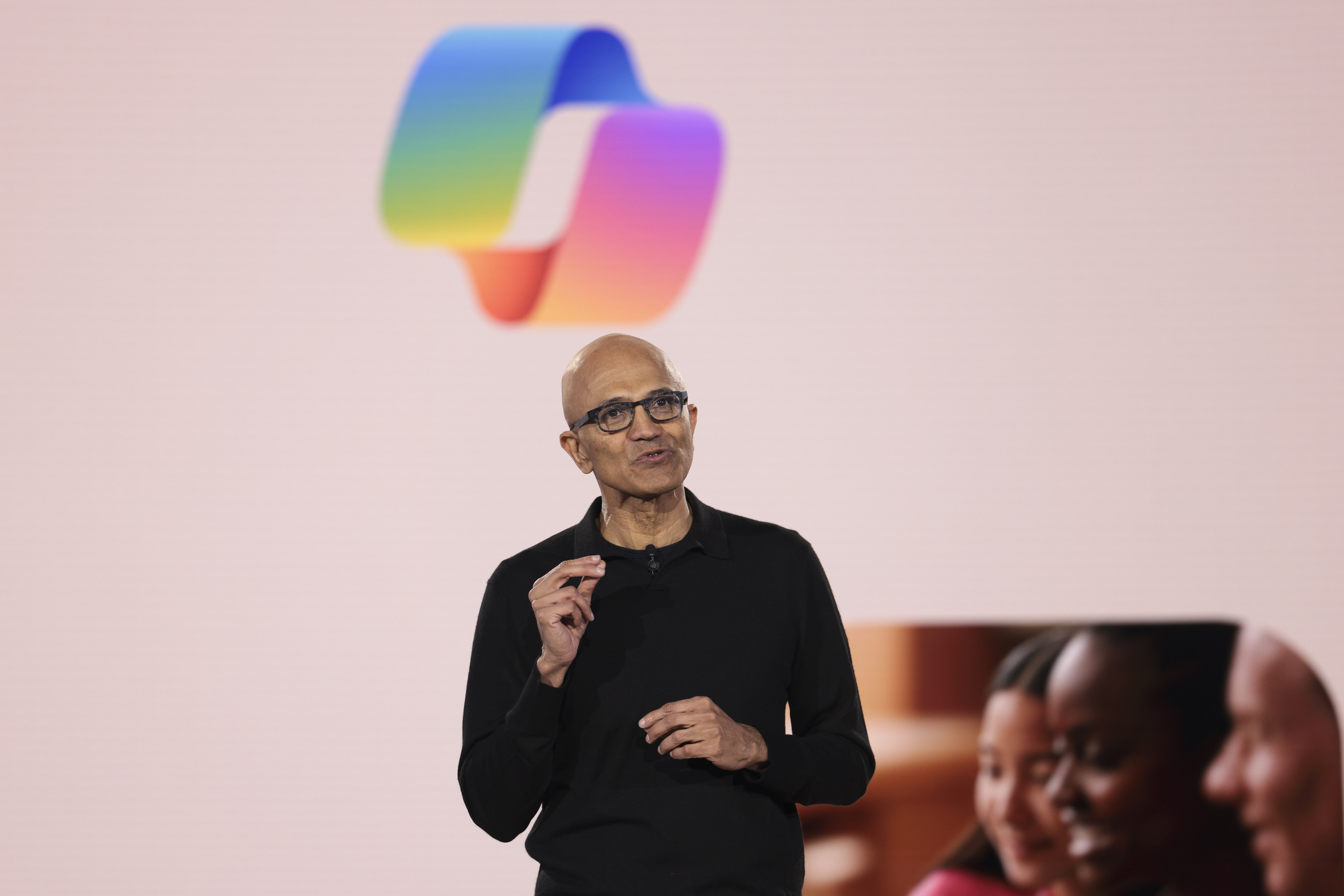 Microsoft uppges säga upp tusentals i samband med AI-satsning