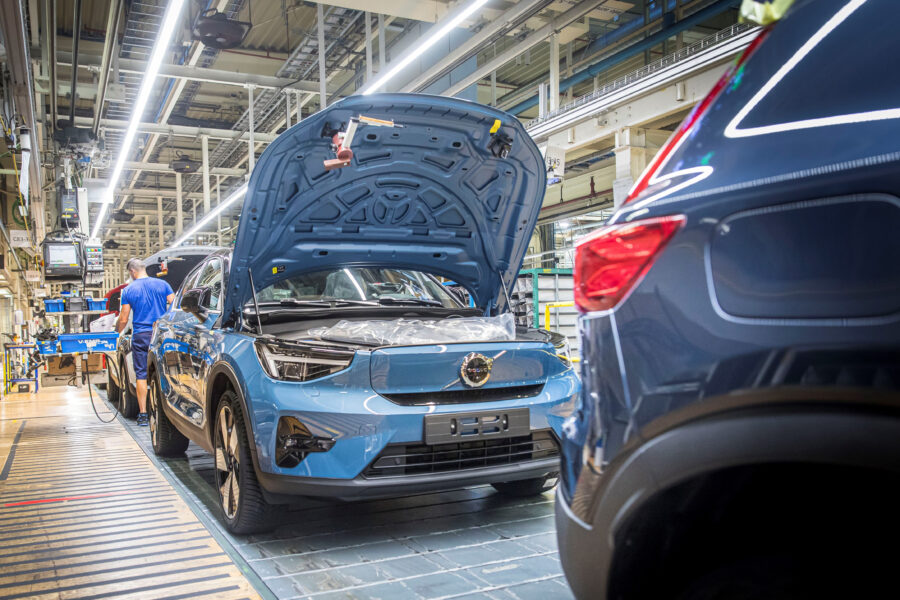 EU uppges redo att acceptera tullar på 10% från USA - Volvo Cars starts production of C40 Recharge in Ghent, Belgium