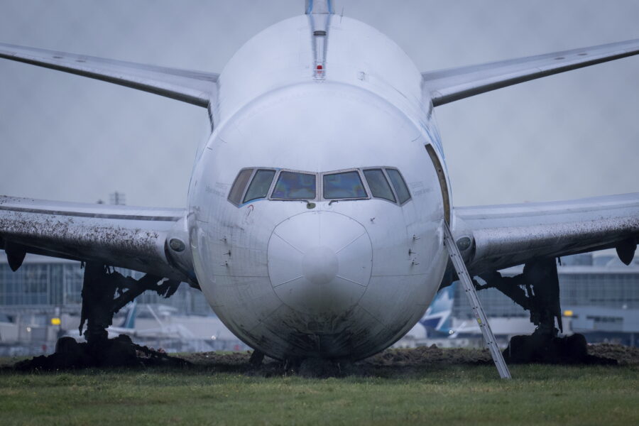 Boeing och FAA kritiseras efter olyckan där dörrplugg föll av plan - APTOPIX Canada Plane Crash