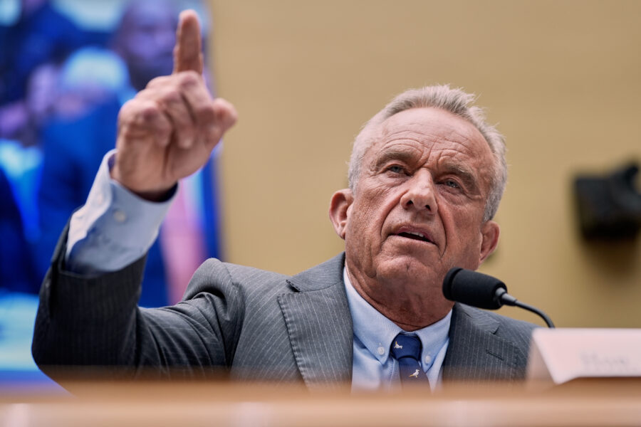 USA:s hälsominister drar in anslag till vaccinorganisation - House Kennedy