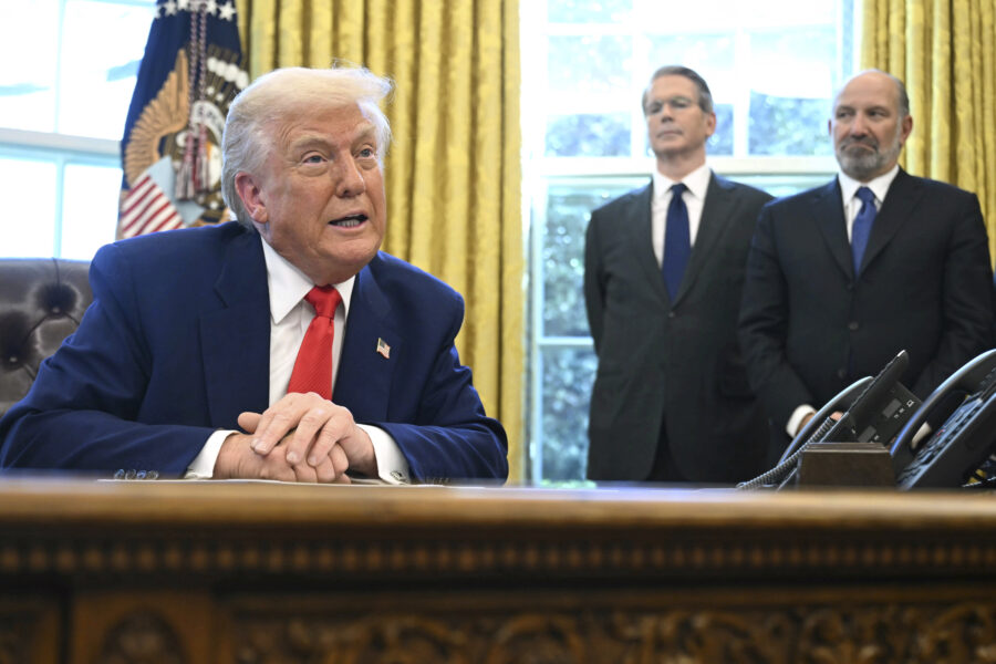 Trump uppges lista finansministern som ny Fed-chef - Trump