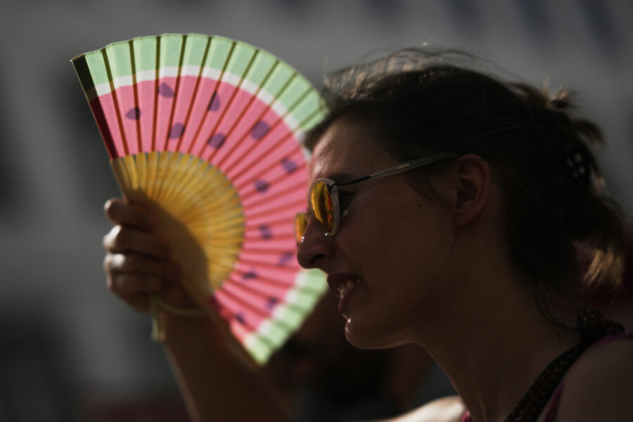 Hettan pressar matpriser – och försvårar penningpolitiken - Portugal Housing Protest Weather