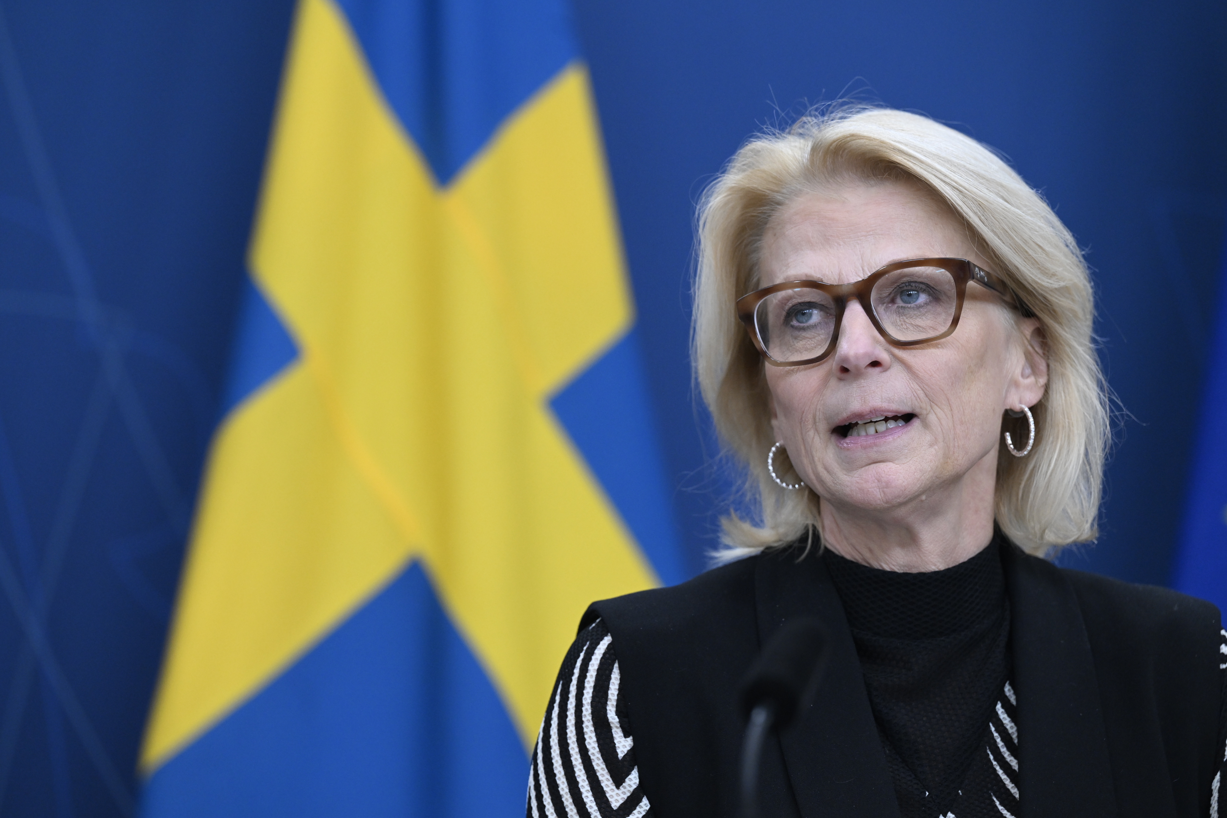 STOCKHOLM, SVERIGE 20241119Finansminister Elisabeth Svantesson (M) presenterar under en pressträff i Rosenbad resultaten från Skatteverket, Tullverket och Kronofogdemyndigheten, som förra året fick i uppdrag av regeringen att stärka sina insatser mot den kriminella ekonomin. Foto: Fredrik Sandberg / TT / Kod 10080